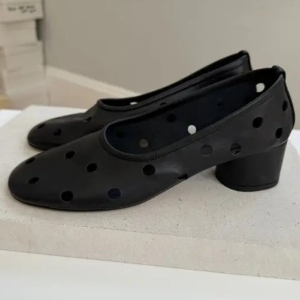 Dear Frances 37 Balla Pump Black Patent Leather with Perforations - Picture 2 of 8